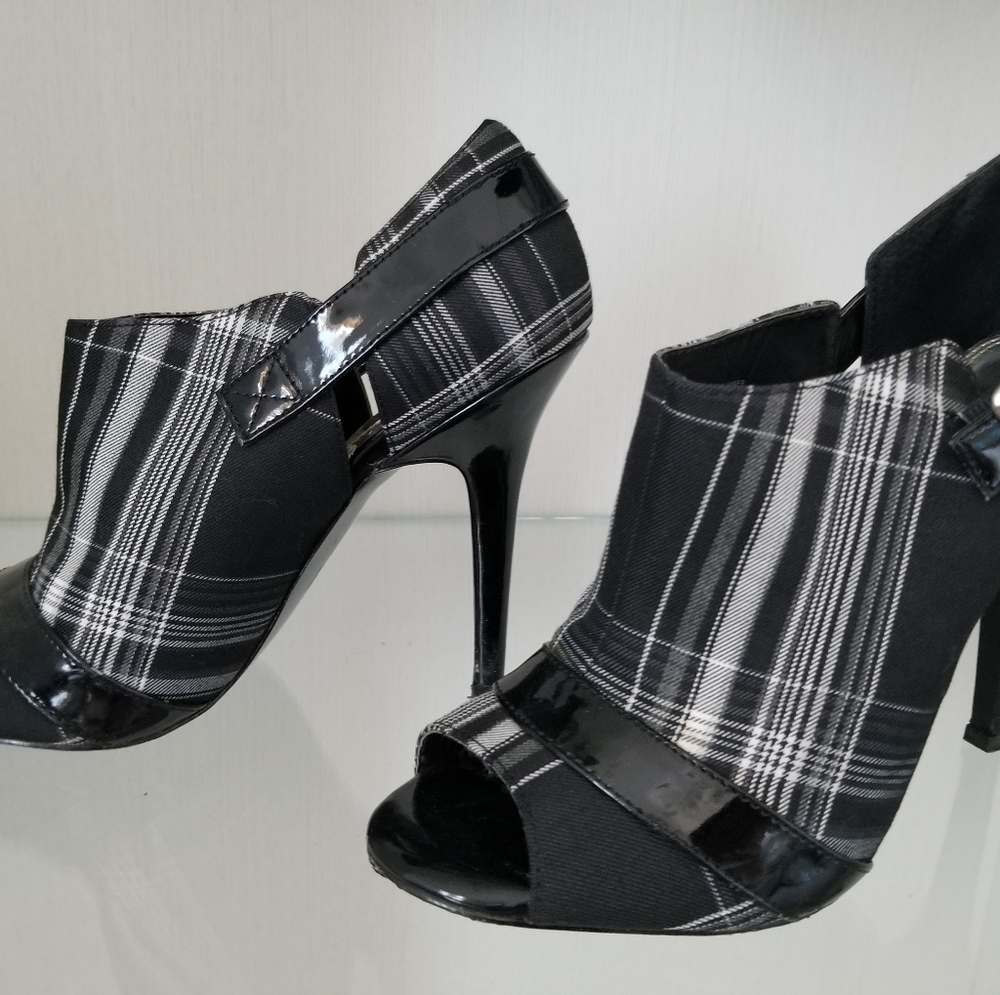 White house black market ankle open toed shoes